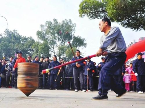 海南黎族姑娘激情赛陀螺项目：期待与各族选手切磋交流